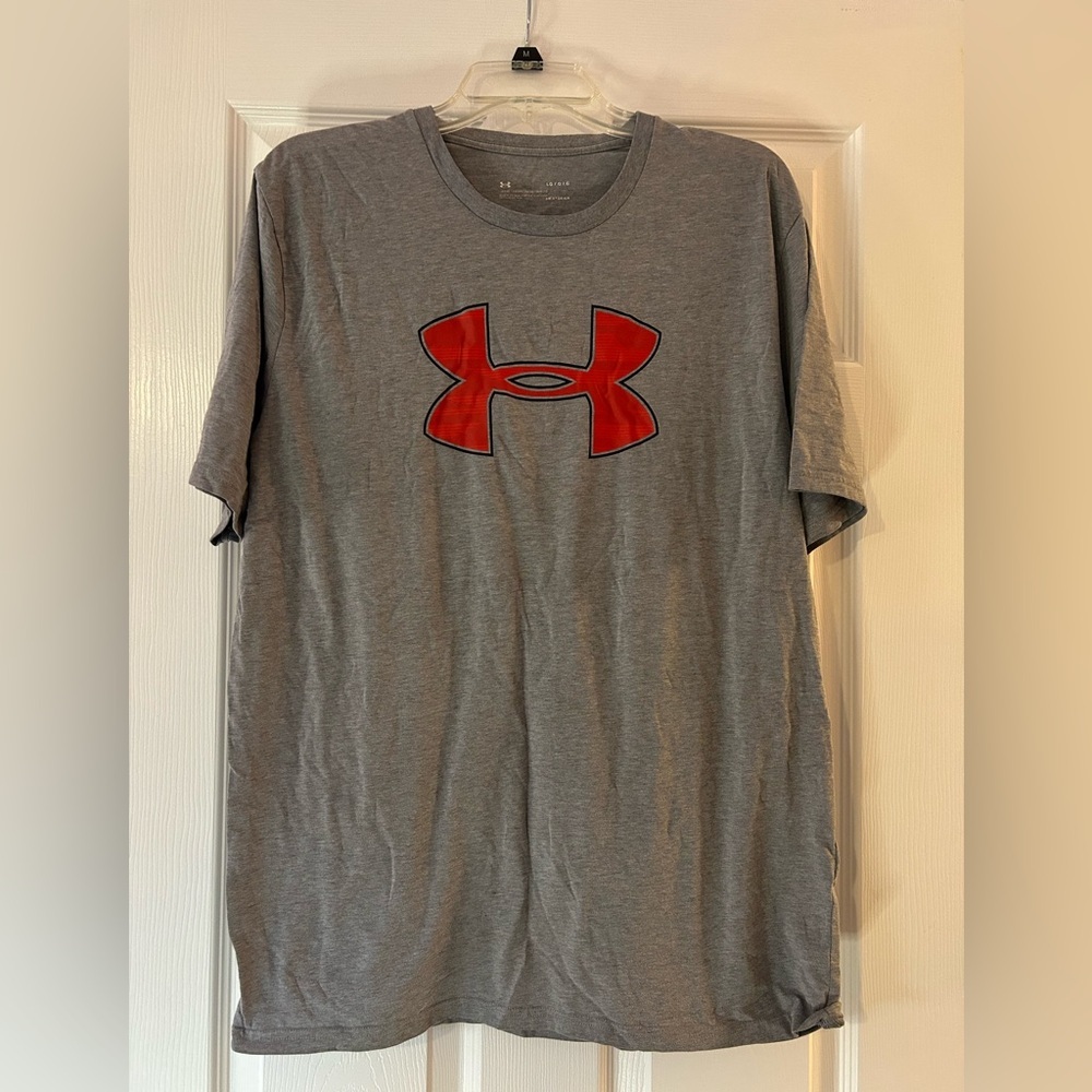 Under Armour Men’s Loose T Shirt Large​
